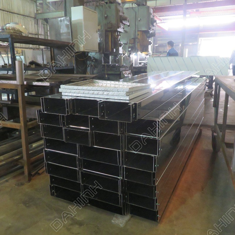Loại máng điện thẳng được ứng dụng phổ biến nhất