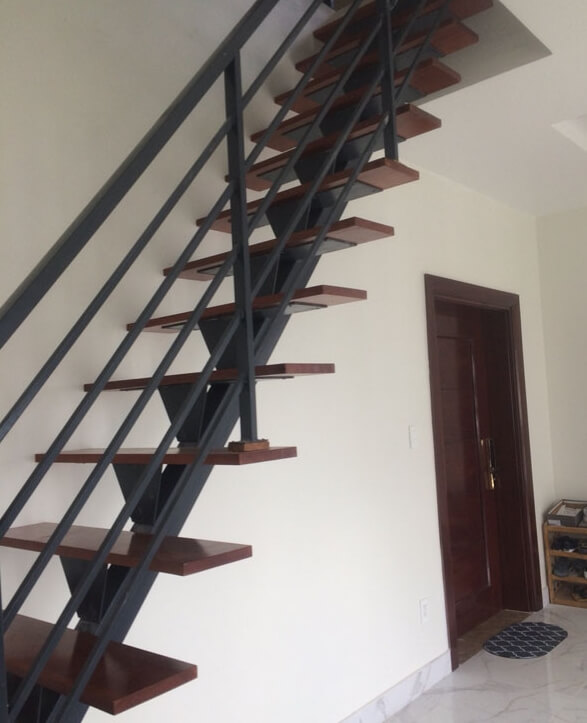 Gia công cầu thang sắt kết hợp với gỗ, xinh xăn, hiện đại cau-thang-sat-1