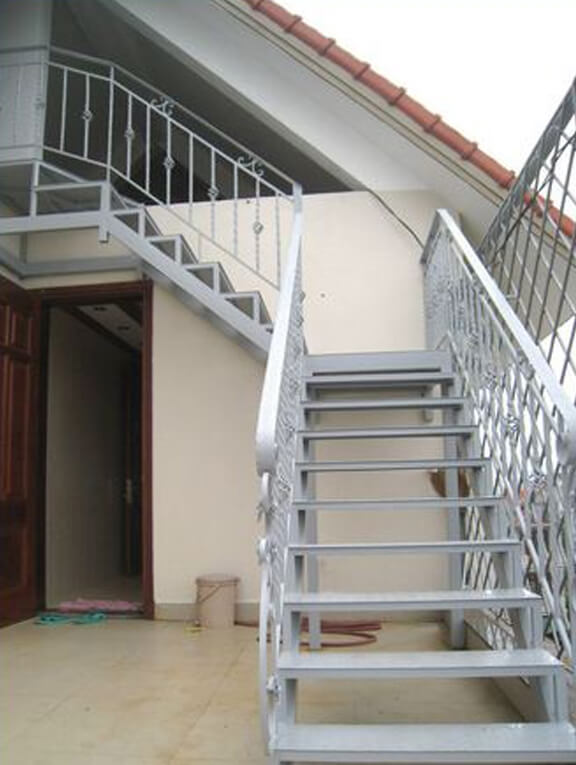 Gia công cầu thang sắt ngoài trời cau-thang-sat-2