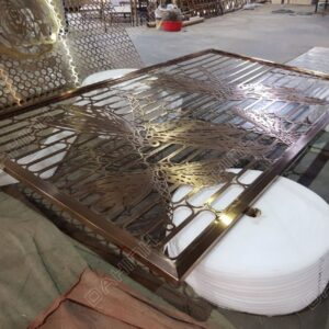 Vách ngăn cnc họa tiết chuồn chuồn