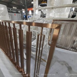 gia công lan can cầu thang inox mạ đồng