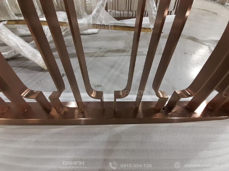 gia công lan can cầu thang inox mạ đồng