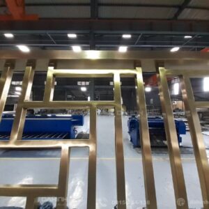 Gia-cong-vach-ngan-inox-mang-vang-tai-ha-noi