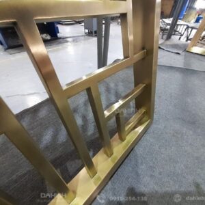 Gia-cong-vach-ngan-inox-mang-vang-tai-ha-noi