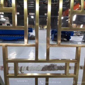 Gia-cong-vach-ngan-inox-mang-vang-tai-ha-noi