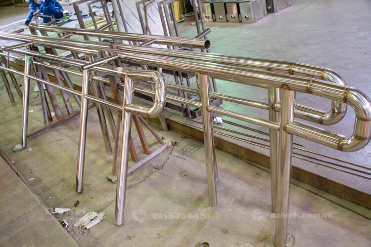 Chân trụ inox lan can, cầu thang