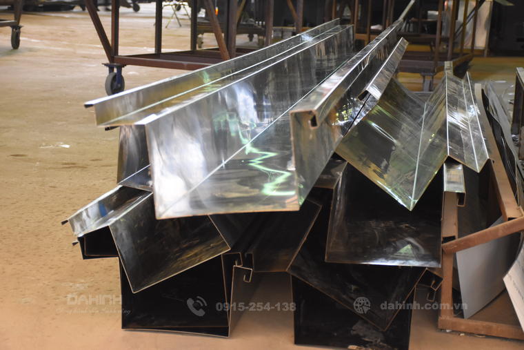 Gia công máng xối inox