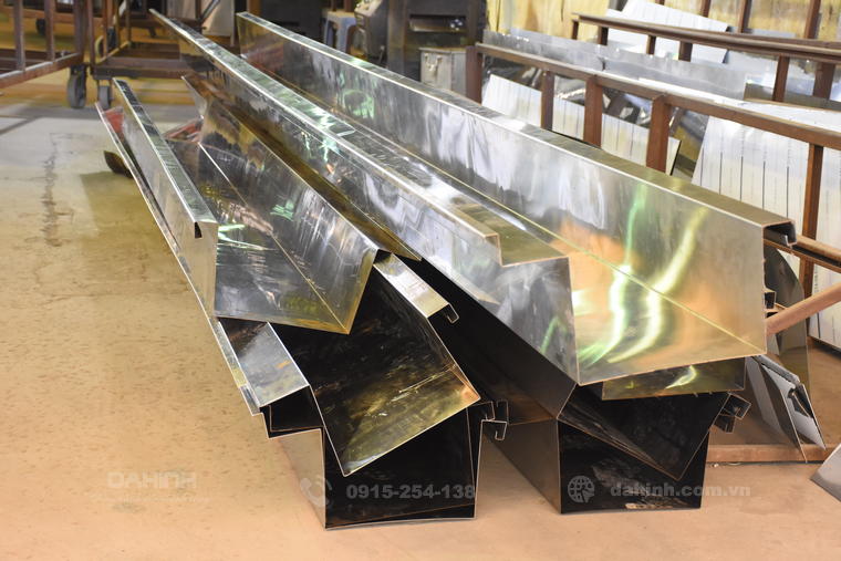 Gia công máng xối inox