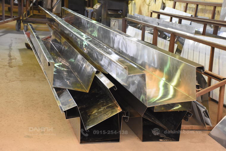 Gia công máng xối inox