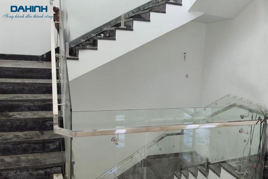 lan can inox đẹp